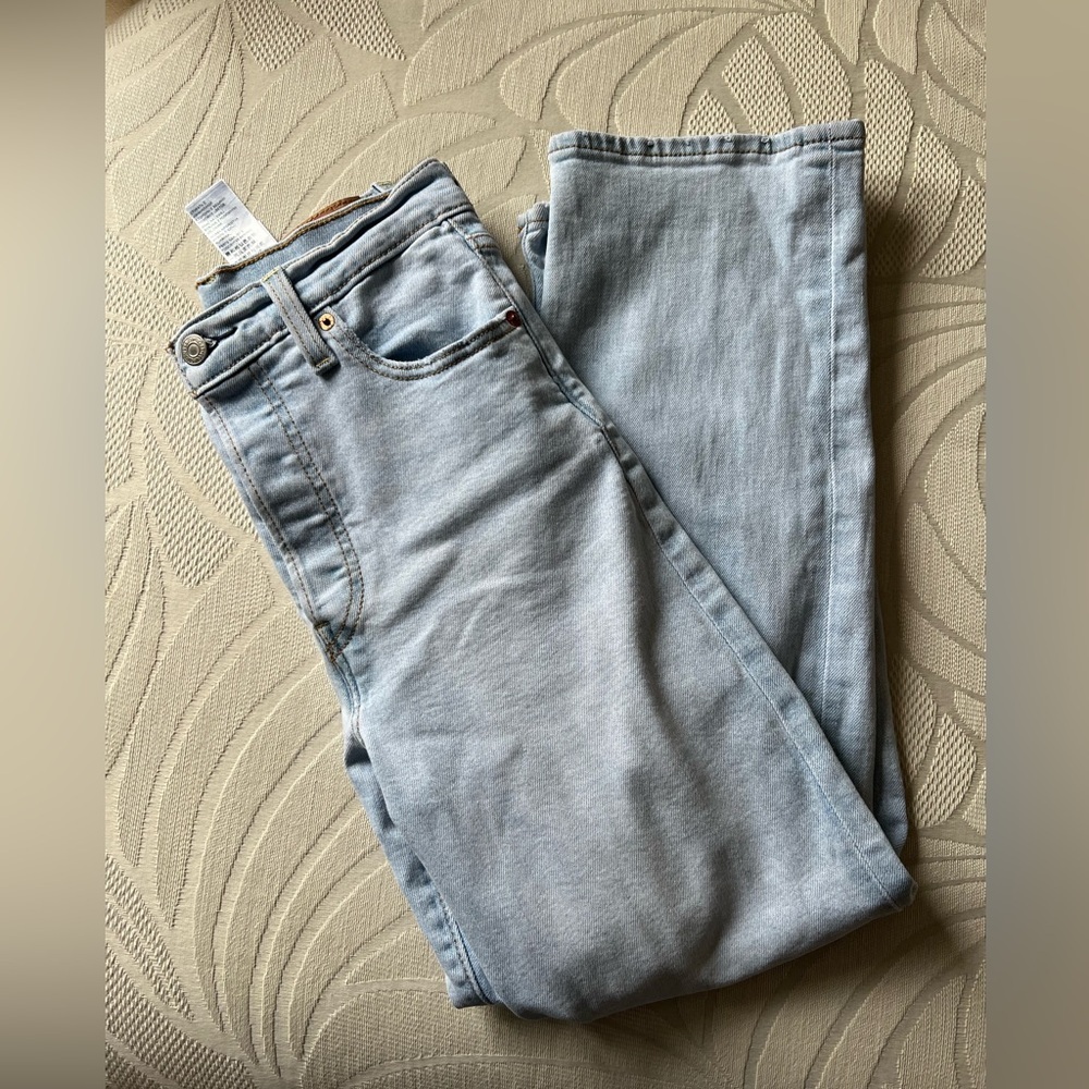 Levi's Light Wash Jeans - Picture 2 of 7